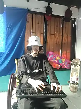 Snapshot of sk8-boy chatting on January 14, 2026, 1:39 pm sk8-boy online show from January 14, 2026, 1:39 pm