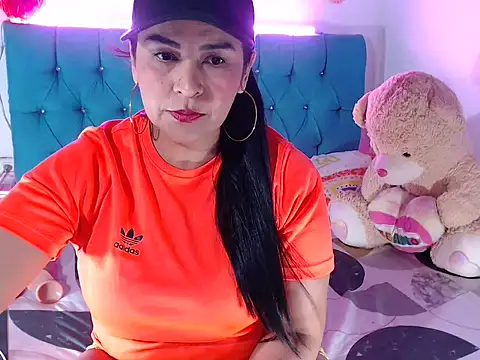 Snapshot of MarilynRoxy chatting on January 15, 2026, 5:01 am MarilynRoxy online show from January 15, 2026, 5:01 am