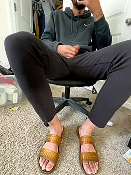 Kingbertfeet online show from December 21, 2025, 2:13 pm