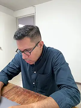 AdrianGarcia89 online show from June 4, 2026, 1:22 am