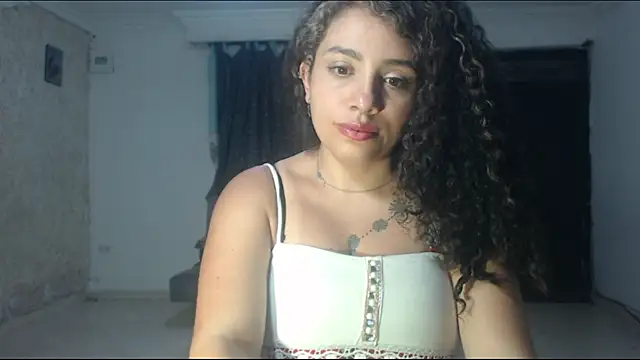 Snapshot of zoee_taiana chatting on January 15, 2026, 4:39 am zoee taiana online show from January 15, 2026, 4:39 am