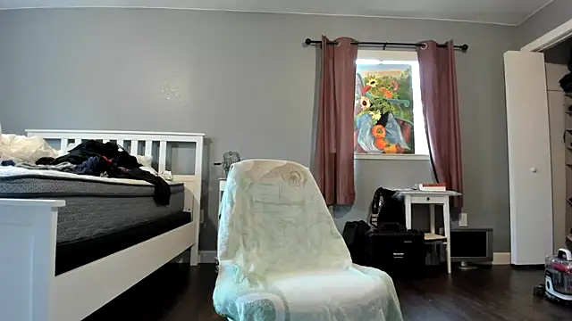 Studmuffin4you online show from April 1, 2026, 3:53 pm