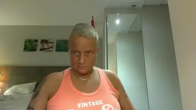 Bendoverbetty3 online show from January 18, 2026, 1:26 pm