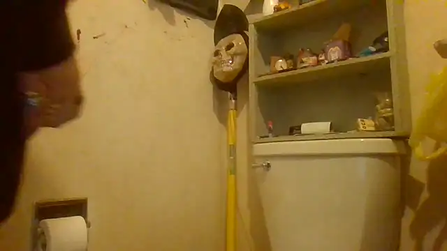 Snapshot of becky1111 chatting on April 10, 2026, 10:36 pm becky1111 online show from April 10, 2026, 10:36 pm