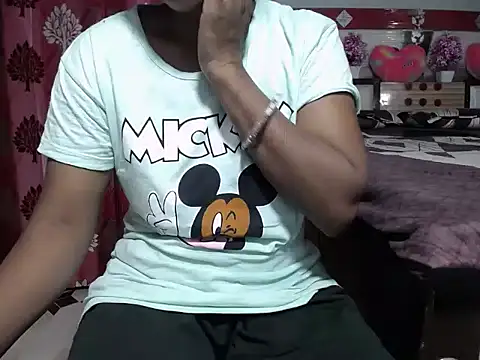 surbhi01 online show from June 3, 2026, 7:11 am