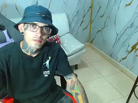 Snapshot of Boy_tatto77 chatting on February 5, 2026, 6:56 pm Boy tatto77 online show from February 5, 2026, 6:56 pm