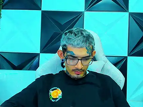 Snapshot of Boy_tatto77 chatting on February 21, 2026, 7:15 pm Boy tatto77 online show from February 21, 2026, 7:15 pm