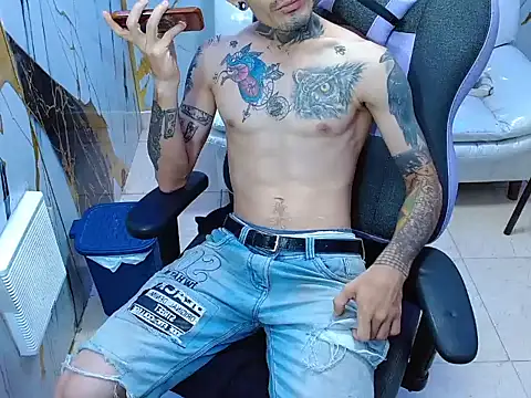 Snapshot of Boy_tatto77 chatting on June 13, 2026, 12:47 pm Boy tatto77 online show from June 13, 2026, 12:47 pm