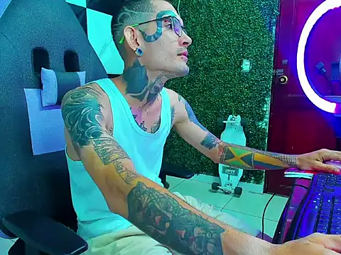 Snapshot of Boy_tatto77 chatting on June 21, 2026, 1:08 am Boy tatto77 online show from June 21, 2026, 1:08 am