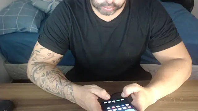 Snapshot of drlluis chatting on February 17, 2026, 6:03 pm drlluis online show from February 17, 2026, 6:03 pm