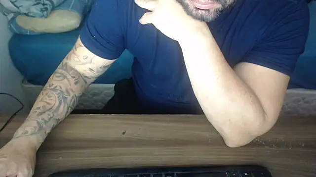 Snapshot of drlluis chatting on February 19, 2026, 4:03 pm drlluis online show from February 19, 2026, 4:03 pm