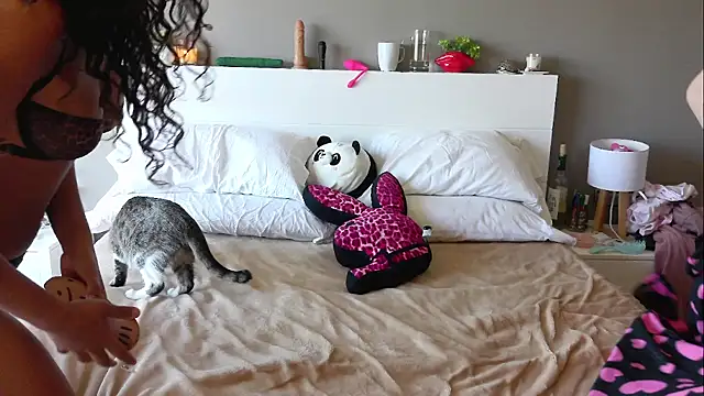 Snapshot of MikaScarlet chatting on March 31, 2026, 2:06 pm MikaScarlet online show from March 31, 2026, 2:06 pm