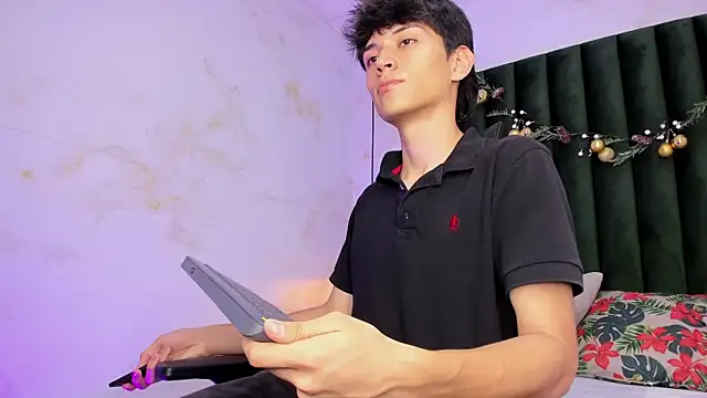 Aron valverde online show from December 19, 2025, 1:56 am