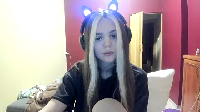 LunaAngell online show from December 21, 2025, 11:12 pm