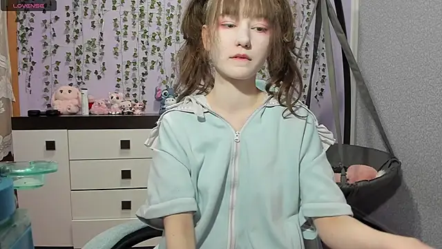Yoonhee ki online show from May 10, 2026, 8:25 pm