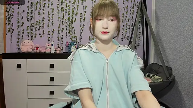 Yoonhee ki online show from May 26, 2026, 1:29 pm