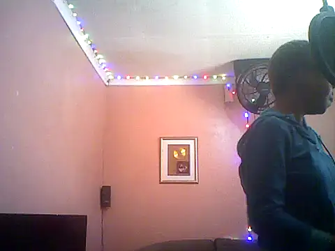 Snapshot of QUEENSasha27 chatting on December 22, 2025, 9:28 am QUEENSasha27 online show from December 22, 2025, 9:28 am