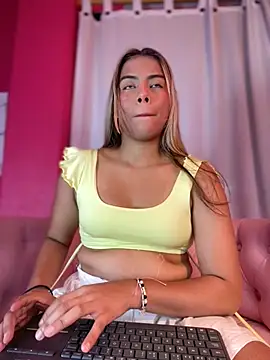 Snapshot of MiaSizzle chatting on January 18, 2026, 1:04 pm MiaSizzle online show from January 18, 2026, 1:04 pm