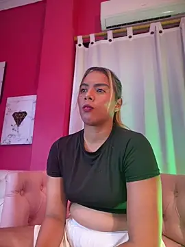 Snapshot of MiaSizzle chatting on February 1, 2026, 7:56 pm MiaSizzle online show from February 1, 2026, 7:56 pm