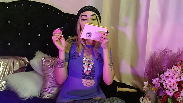 Ambar Rouxee online show from January 14, 2026, 8:58 pm