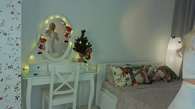 annagreat online show from December 22, 2025, 9:34 pm