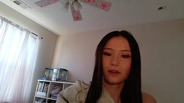 luvvivii online show from March 13, 2026, 12:28 am