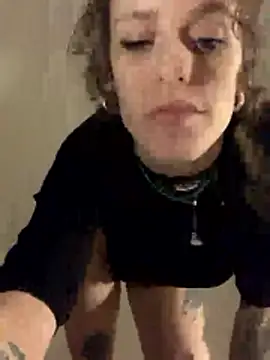 Snapshot of 4lien chatting on March 18, 2026, 9:18 pm 4lien online show from March 18, 2026, 9:18 pm