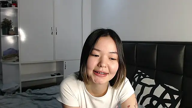 Snapshot of niia_mur chatting on February 22, 2026, 5:55 pm niia mur online show from February 22, 2026, 5:55 pm