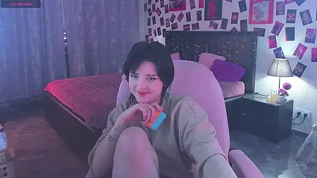 Snapshot of SarahShelby chatting on February 12, 2026, 11:27 am SarahShelby online show from February 12, 2026, 11:27 am