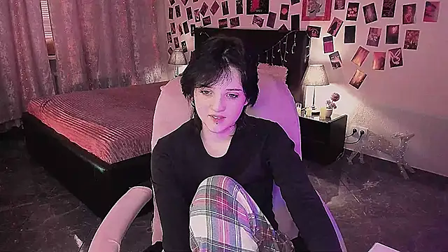 Snapshot of SarahShelby chatting on March 5, 2026, 10:44 am SarahShelby online show from March 5, 2026, 10:44 am