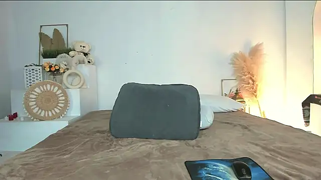 andyyzzz online show from March 14, 2026, 4:29 am