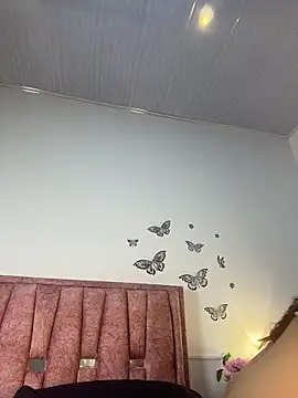 Snapshot of Violetta_Moretti chatting on January 14, 2026, 12:38 am Violetta Moretti online show from January 14, 2026, 12:38 am