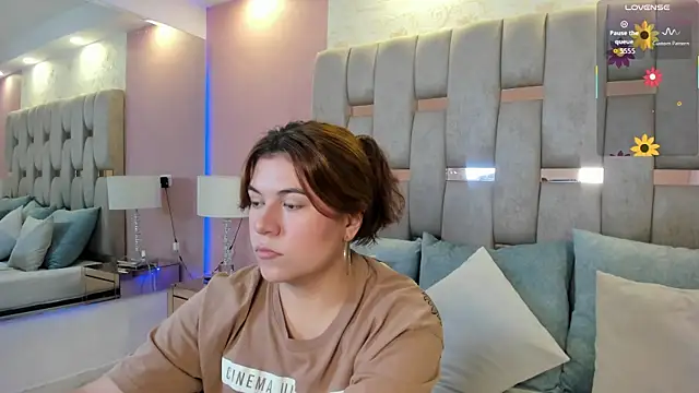 Snapshot of nora_zap chatting on January 9, 2026, 5:04 pm nora zap online show from January 9, 2026, 5:04 pm