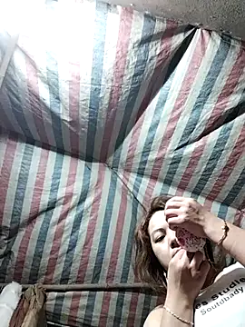 Snapshot of Lucky_cutee chatting on January 7, 2026, 11:29 pm Lucky cutee online show from January 7, 2026, 11:29 pm