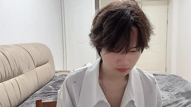 junnan001 online show from December 23, 2025, 9:51 am