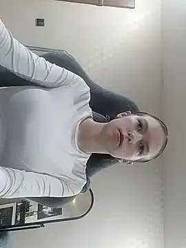 Yzi online show from December 22, 2025, 8:33 am