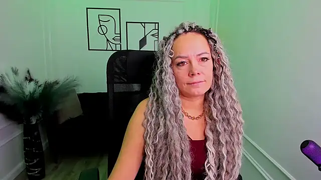 SamanthaReider online show from January 12, 2026, 11:15 am