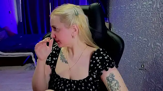 Eva Vibe  online show from April 10, 2026, 7:35 am