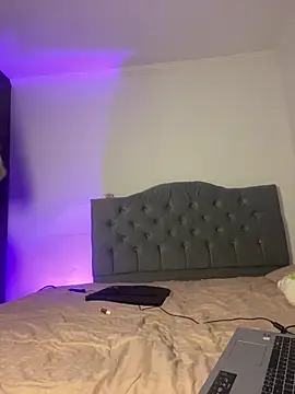 cute emmma online show from April 8, 2026, 11:10 am