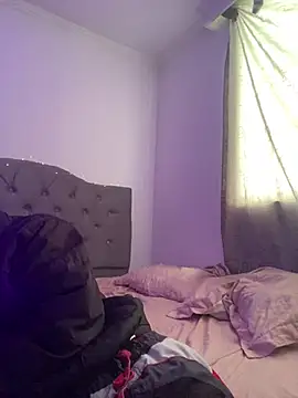 cute emmma online show from April 9, 2026, 12:21 pm