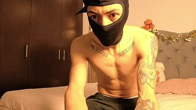 cute emmma online show from April 22, 2026, 11:01 am