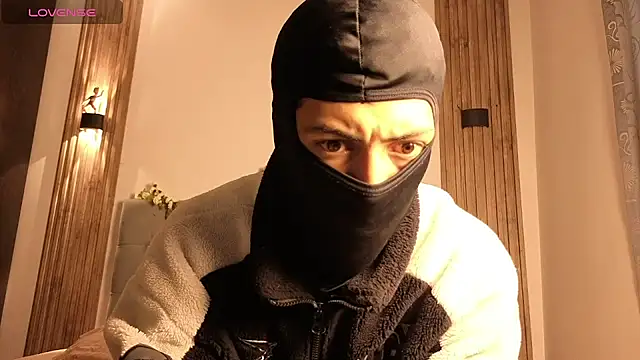 cute emmma online show from April 24, 2026, 11:01 am