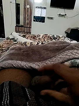 Snapshot of daddy_raj1208 chatting on February 3, 2026, 11:04 am daddy raj1208 online show from February 3, 2026, 11:04 am