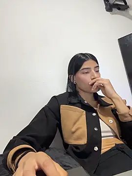 Ema Rose  online show from April 13, 2026, 8:25 pm