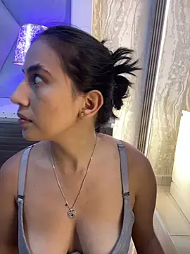 Laylaa- online show from January 11, 2026, 2:49 am