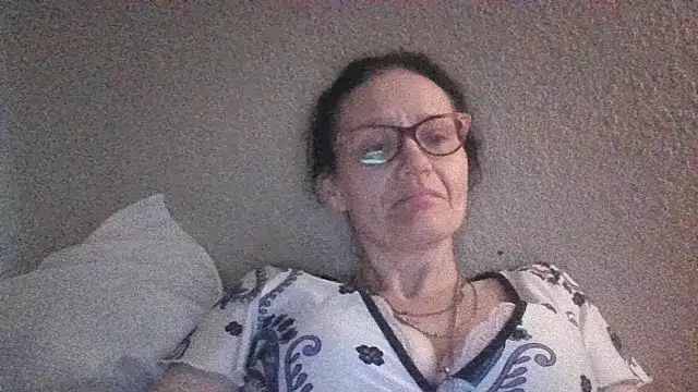 Snapshot of CrownedCuppa chatting on April 8, 2026, 9:15 pm CrownedCuppa online show from April 8, 2026, 9:15 pm