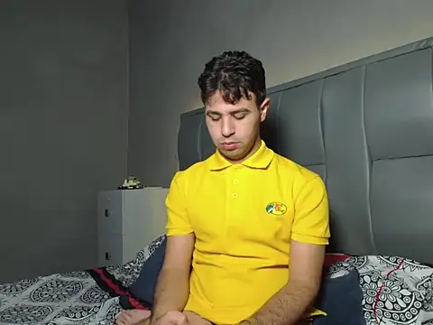 MAXIMILAINO-XXX online show from February 5, 2026, 12:04 am