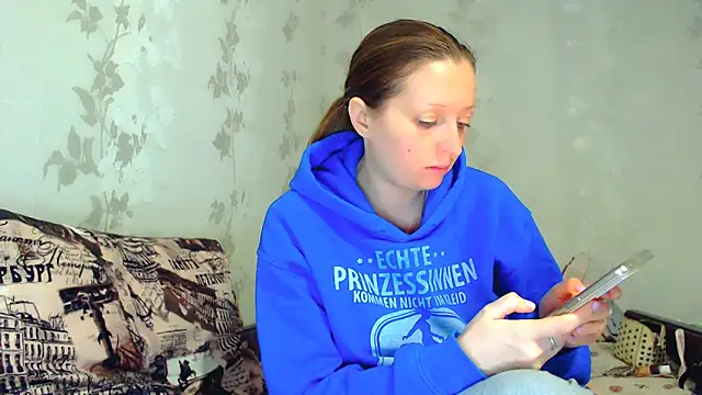 Snapshot of CrystallAngel chatting on February 8, 2026, 4:43 pm CrystallAngel online show from February 8, 2026, 4:43 pm