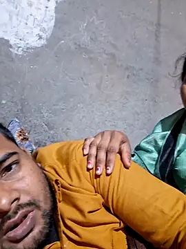 Radhacpl9528 online show from February 13, 2026, 7:26 am