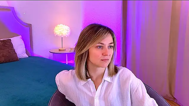 EmeraldGlow online show from January 14, 2026, 2:44 pm